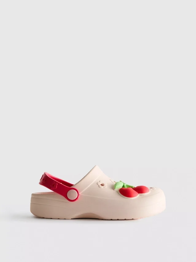 Tøfler med fruktmerke