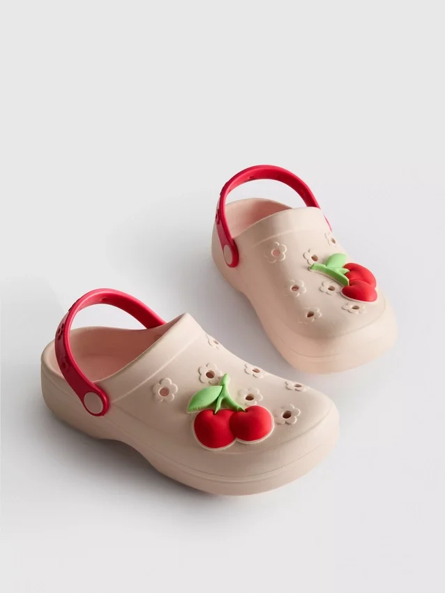 Tøfler med fruktmerke