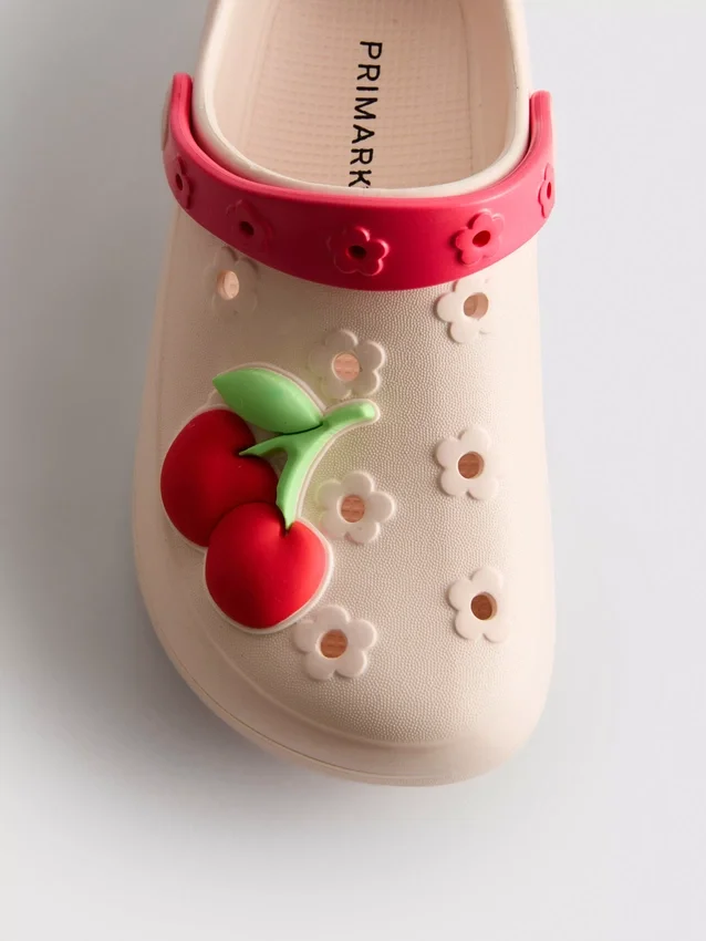 Tøfler med fruktmerke