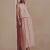 The Edit drapert halterneck-bluse med luftig snitt