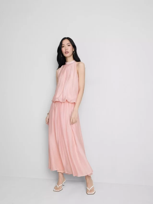 The Edit drapert halterneck-bluse med luftig snitt