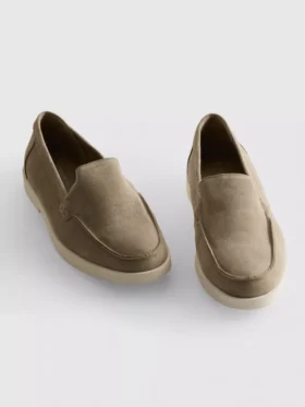 The Edit-kolleksjonen av loafers uten snøring