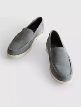 The Edit-kolleksjonen av loafers uten snøring