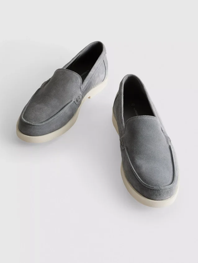 The Edit-kolleksjonen av loafers uten snøring