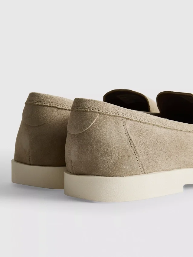 The Edit-kolleksjonen av loafers uten snøring