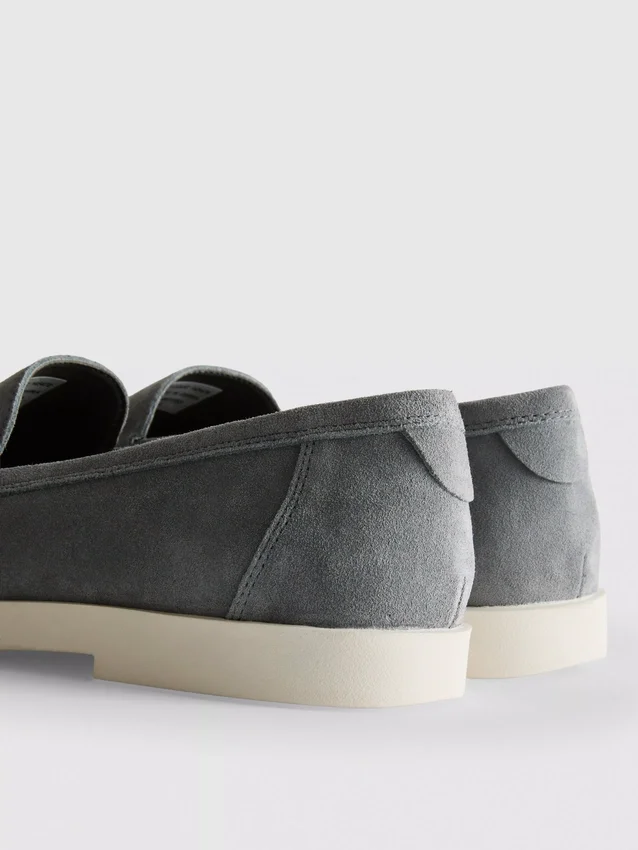 The Edit-kolleksjonen av loafers uten snøring