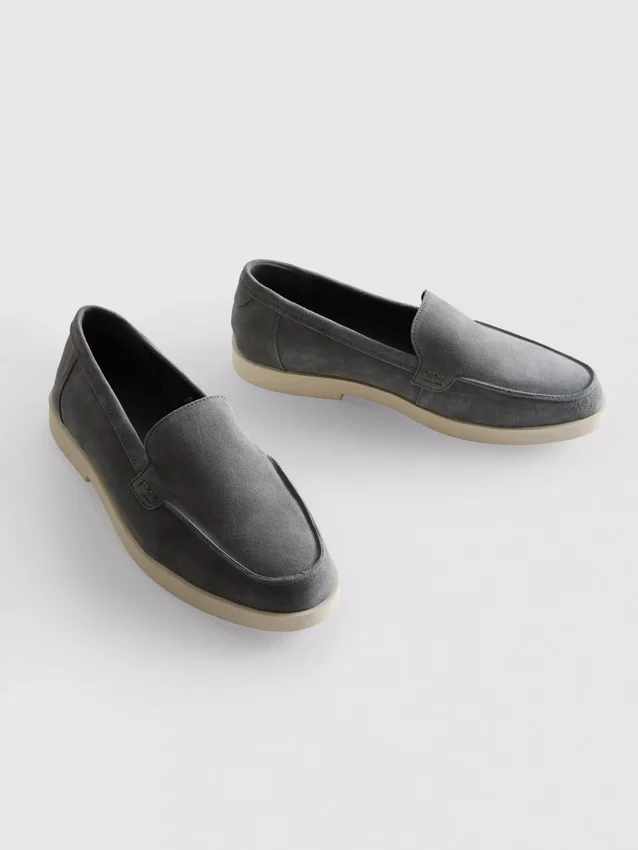 The Edit-kolleksjonen av loafers uten snøring