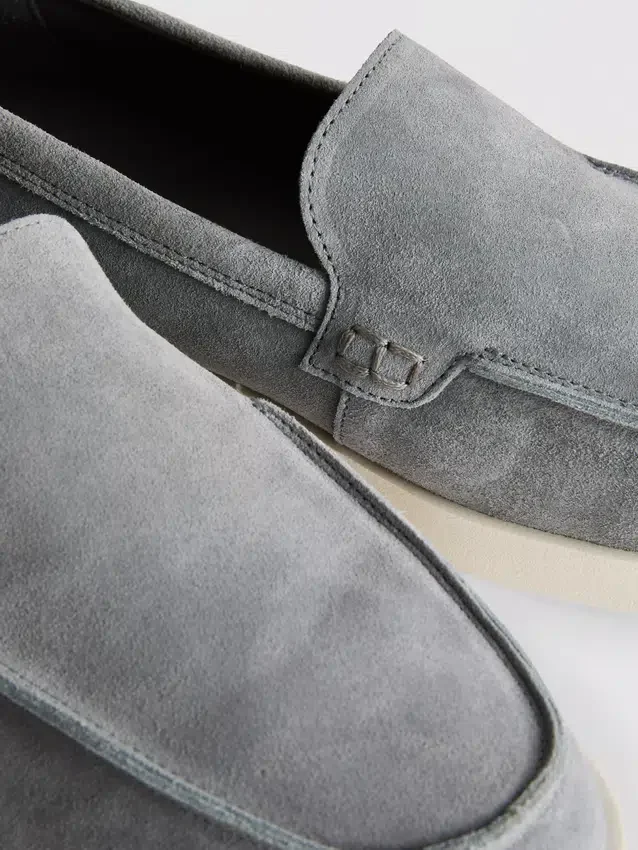 The Edit-kolleksjonen av loafers uten snøring