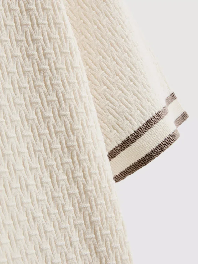 The Edit-poloskjorte med glidelås og strukturert overflate