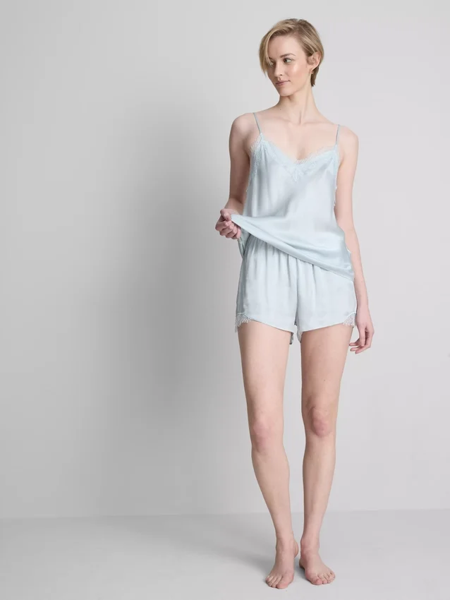 The Edit pysjamaser-shorts i silke-blanding