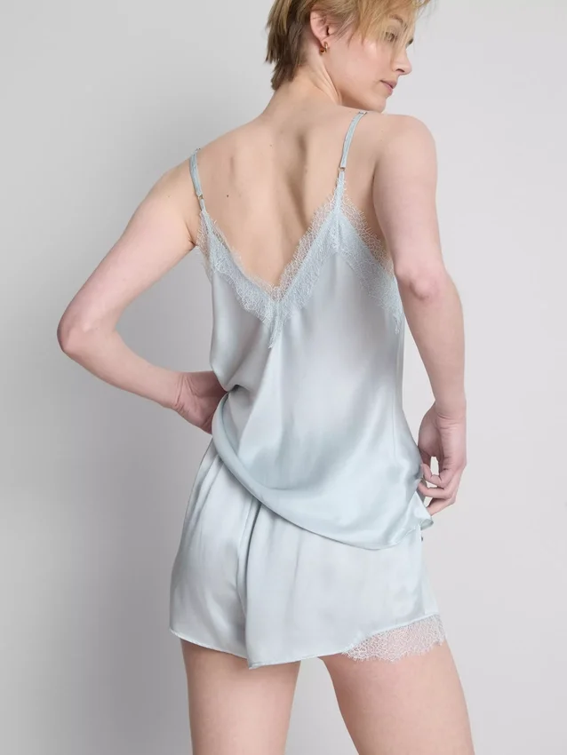 The Edit pysjamaser-shorts i silke-blanding
