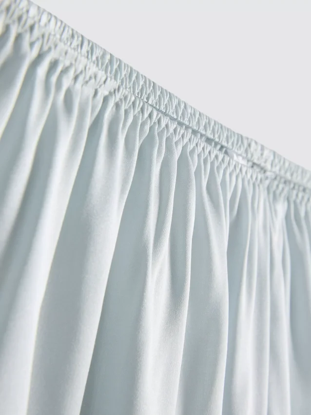 The Edit pysjamaser-shorts i silke-blanding