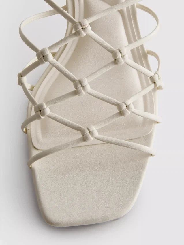 The Edit-sandaler med flettet stilettohæl