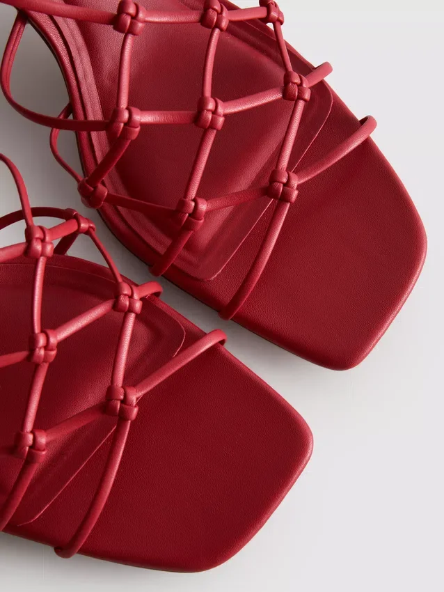 The Edit-sandaler med flettet stilettohæl