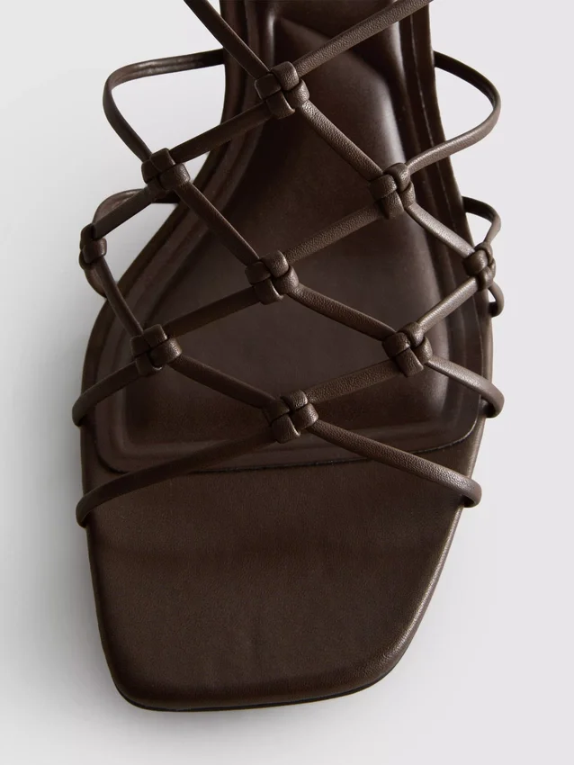 The Edit-sandaler med flettet stilettohæl