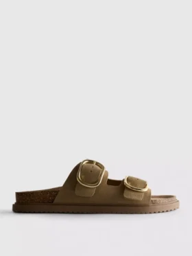 The Edit-sandaler med to spenner