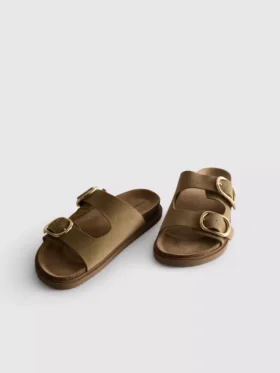 The Edit-sandaler med to spenner
