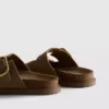 The Edit-sandaler med to spenner