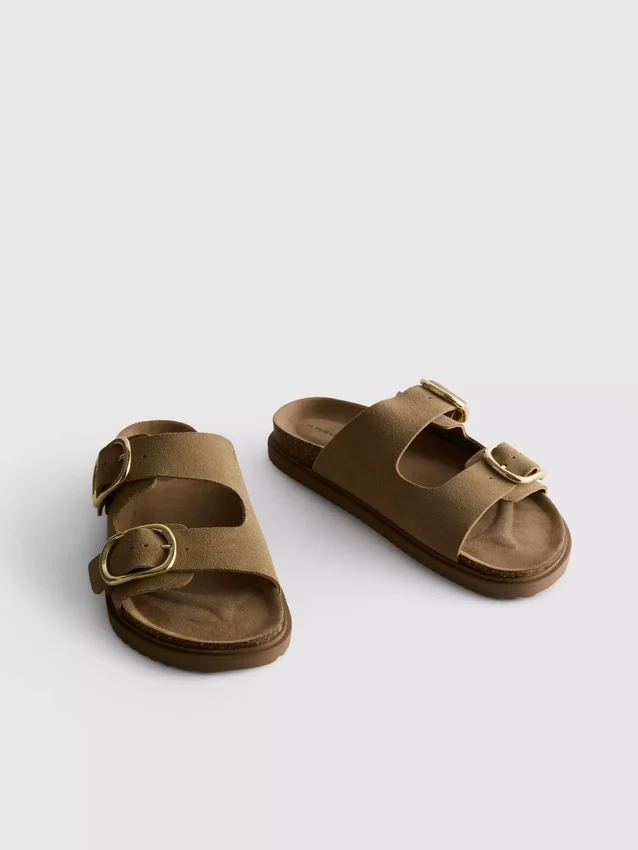 The Edit-sandaler med to spenner