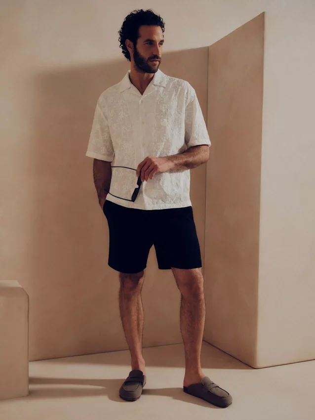 The Edit-skjorte i brodert bomull med korte ermer