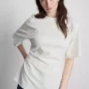 The Edit-T-skjorte med rynker og asymmetrisk snitt