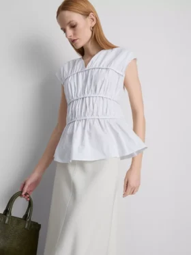 The Edit-top i poplin med rynket V-hals