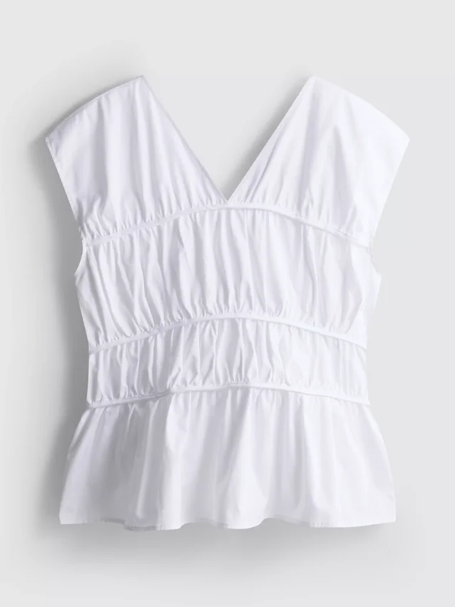 The Edit-top i poplin med rynket V-hals