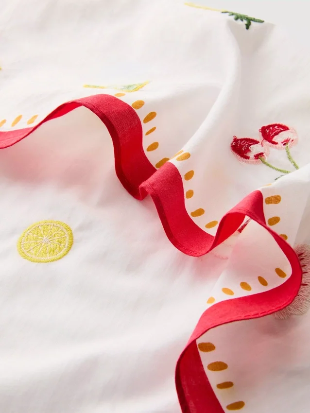 The Primark Scene | 55 x 55 brodert skjerf