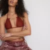Triangel-bikinitopp med kjede-detaljer