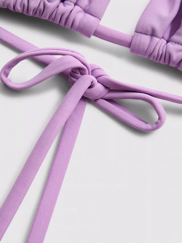 Triangel-bikinitopp med kjede-detaljer