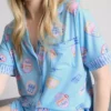 Trykt kort pysjamas i boyfriend-stil
