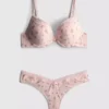 Trykt sett med push-up-BH og string