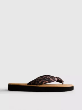 Tåsandaler med knutedetalj