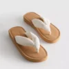 Tåsandaler med knutedetalj