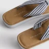 Tåsandaler med knutedetalj