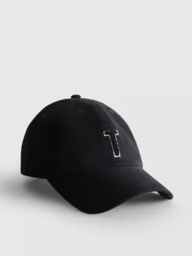 Tuftet cap med initialer