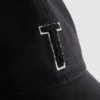 Tuftet cap med initialer
