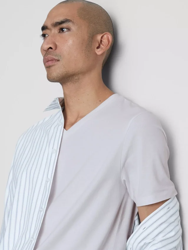 V-hals, slim-fit stretch-T-skjorte