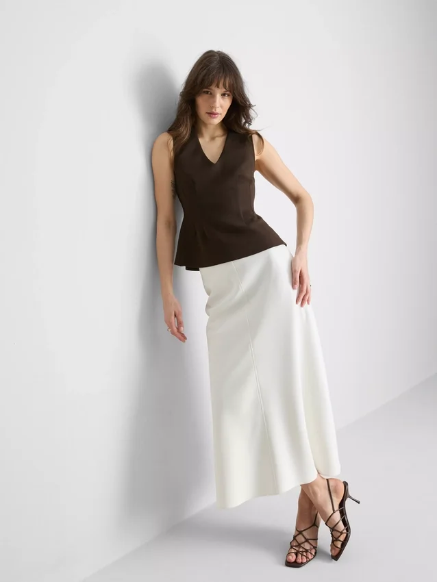 V-halset, peplum-inspirert, ermeløs topp