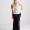 V-halset, peplum-inspirert, ermeløs topp
