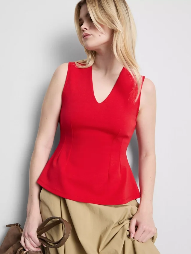 V-halset, peplum-inspirert, ermeløs topp