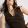 V-halset, peplum-inspirert, ermeløs topp