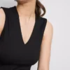 V-halset, peplum-inspirert, ermeløs topp