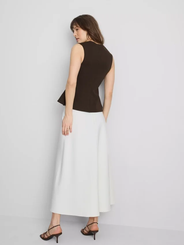 V-halset, peplum-inspirert, ermeløs topp