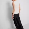V-halset, peplum-inspirert, ermeløs topp