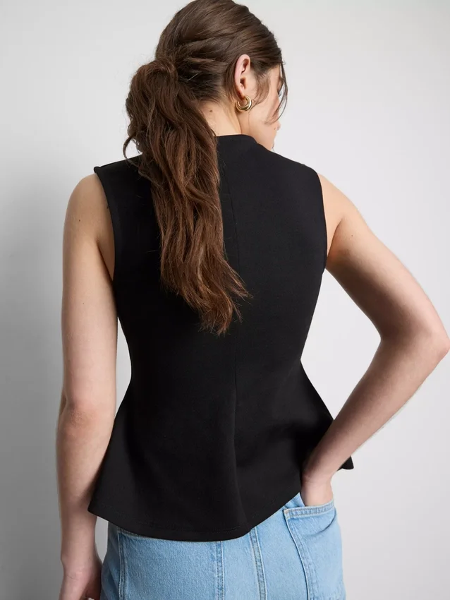 V-halset, peplum-inspirert, ermeløs topp