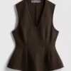 V-halset, peplum-inspirert, ermeløs topp