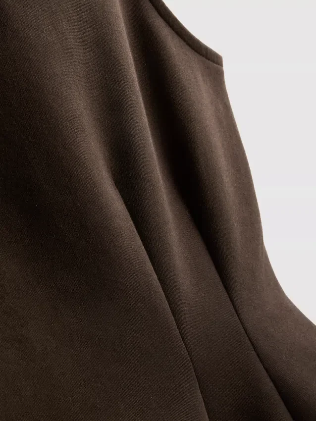 V-halset, peplum-inspirert, ermeløs topp