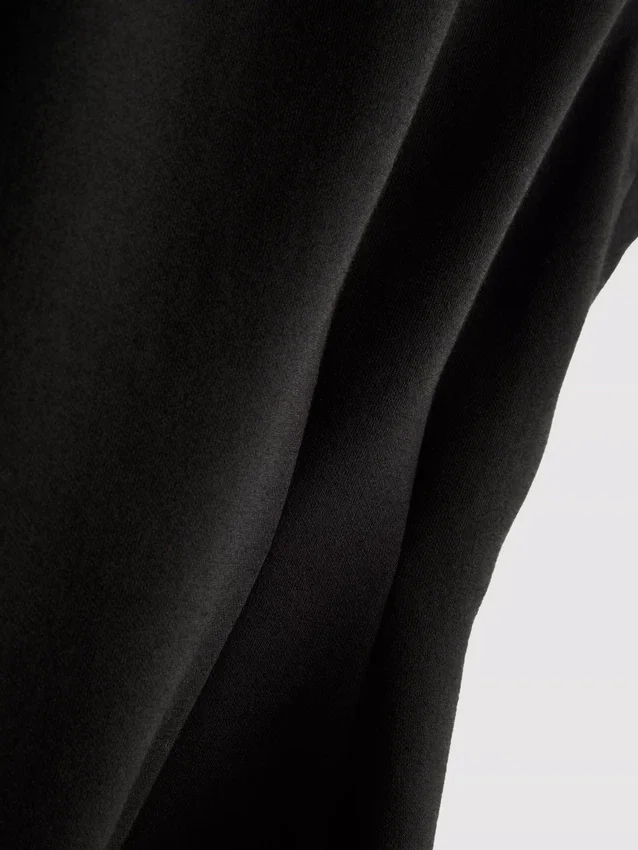V-halset, peplum-inspirert, ermeløs topp