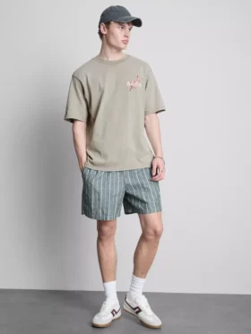 Vasket T-skjorte med japansk grafisk trykk